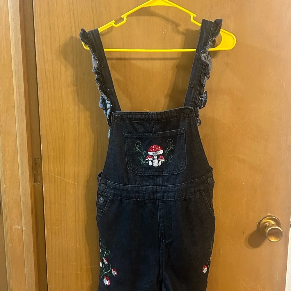 ROMWE Black Denim Mushroom‎ Embroidered Ruffle Strap Short Overalls Size S